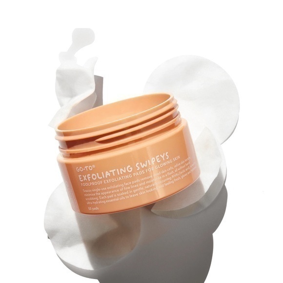 Go-To Exfoliating Pads - Picture 1 of 7